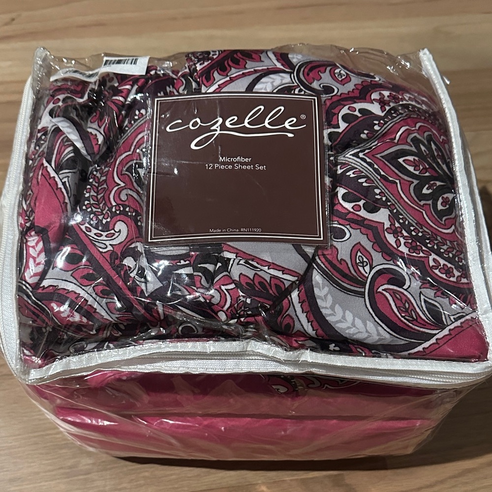 Microfiber 12-Piece Sheet Set - Pink and Black